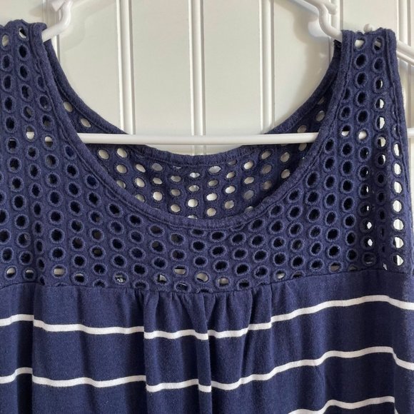 Old Navy Shirt Women's Large Blue White Stripe Eyelet Neckline Tank Top - Picture 3 of 8